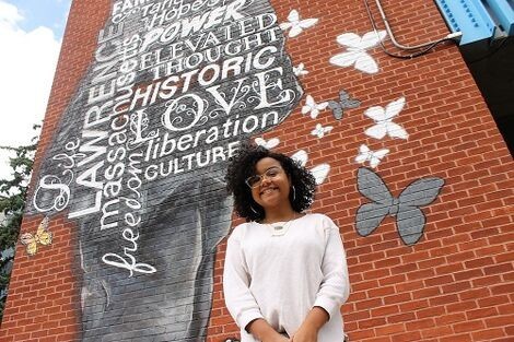 Amaryllis Lopez, ’20, with a mural